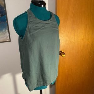 🍟 Medium green scalloped tank top